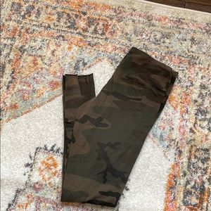 TNA camo leggings